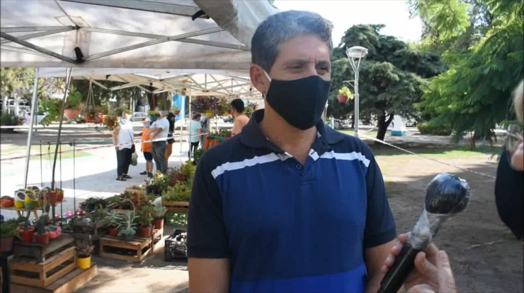 Feria Florícola en la plaza de Florencio Varela